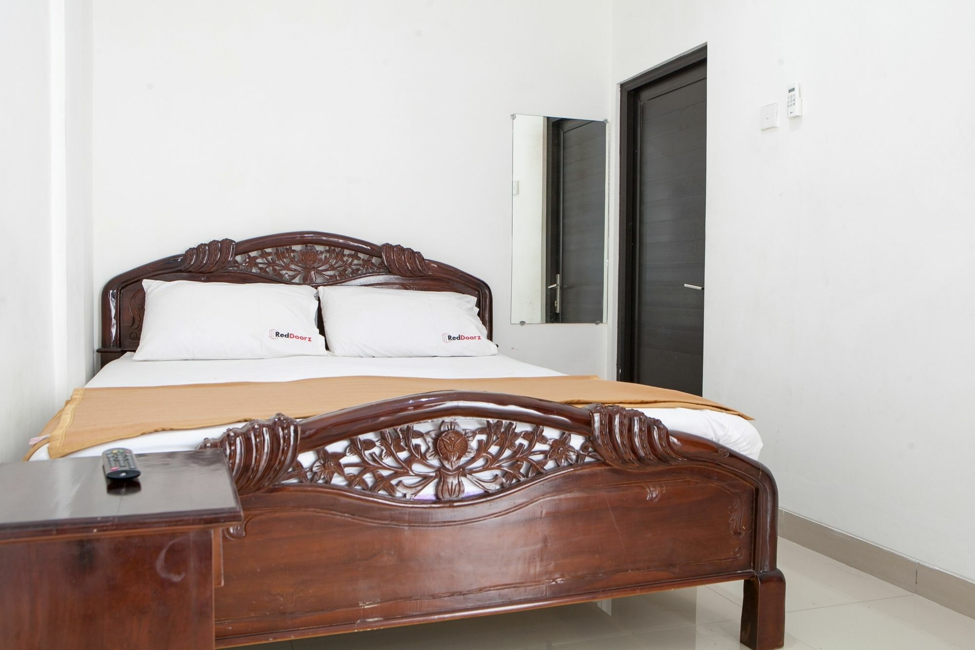 Hotel Reddoorz Near Tegalega Park Bandung Esterno foto